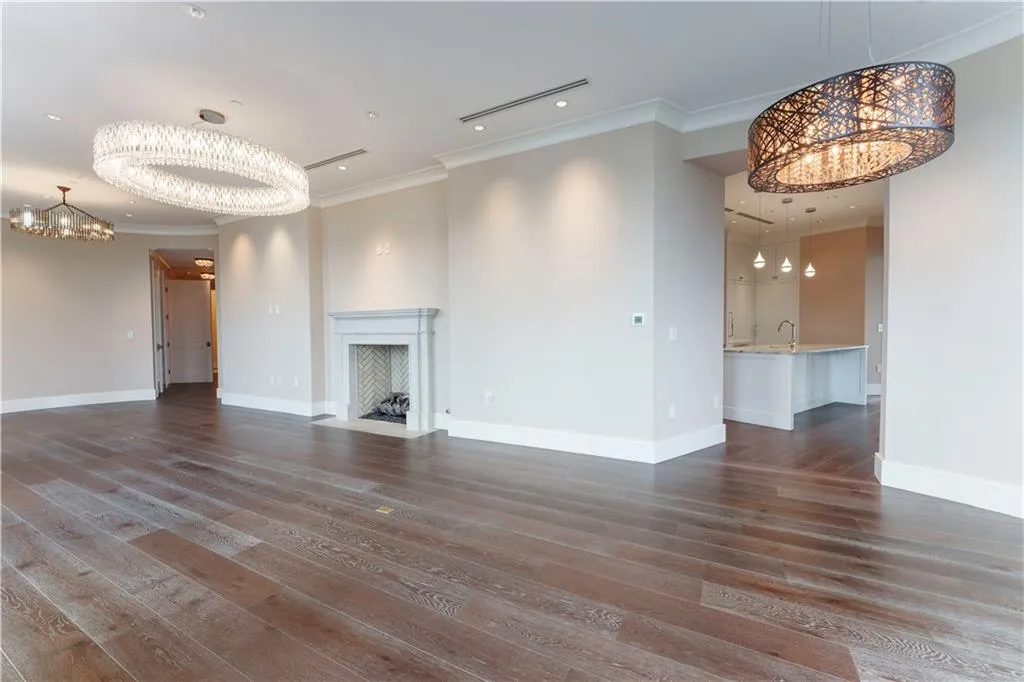 3376 Peachtree Road Ne Unit 35a, Atlanta, Georgia 30326, 3 Bedrooms Bedrooms, ,3 BathroomsBathrooms,Residential,For Sale,3376 Peachtree Road Ne Unit 35a,7582696