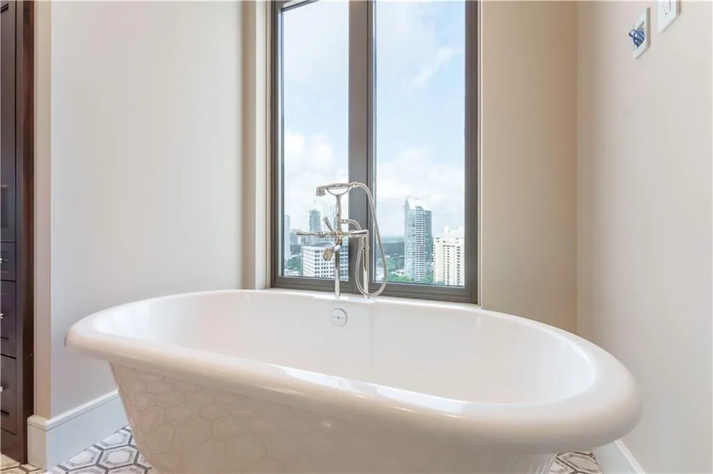 3376 Peachtree Road Ne Unit 35a, Atlanta, Georgia 30326, 3 Bedrooms Bedrooms, ,3 BathroomsBathrooms,Residential,For Sale,3376 Peachtree Road Ne Unit 35a,7582696