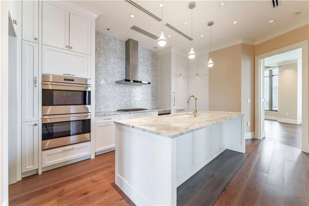 3376 Peachtree Road Ne Unit 35a, Atlanta, Georgia 30326, 3 Bedrooms Bedrooms, ,3 BathroomsBathrooms,Residential,For Sale,3376 Peachtree Road Ne Unit 35a,7582696