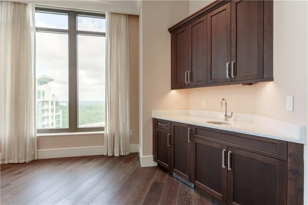 3376 Peachtree Road Ne Unit 35a, Atlanta, Georgia 30326, 3 Bedrooms Bedrooms, ,3 BathroomsBathrooms,Residential,For Sale,3376 Peachtree Road Ne Unit 35a,7582696