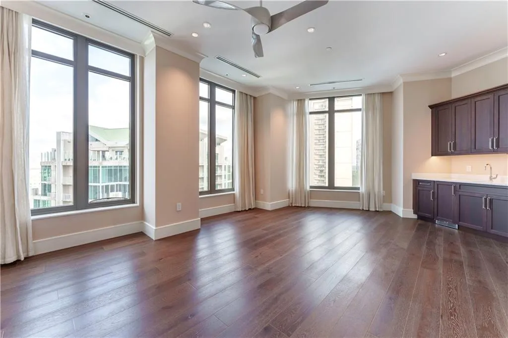 3376 Peachtree Road Ne Unit 35a, Atlanta, Georgia 30326, 3 Bedrooms Bedrooms, ,3 BathroomsBathrooms,Residential,For Sale,3376 Peachtree Road Ne Unit 35a,7582696