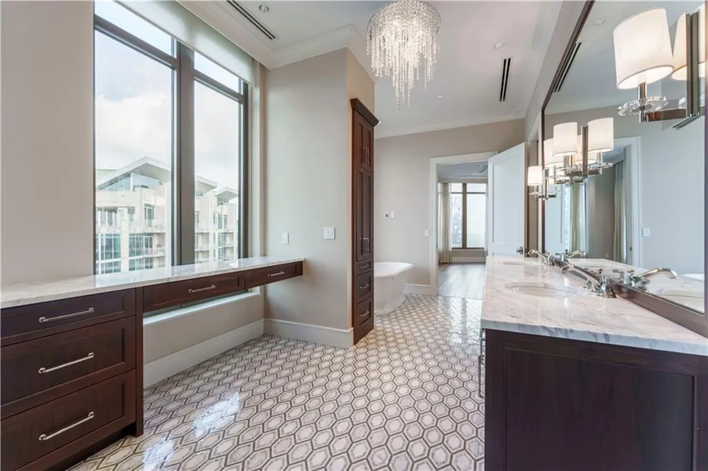 3376 Peachtree Road Ne Unit 35a, Atlanta, Georgia 30326, 3 Bedrooms Bedrooms, ,3 BathroomsBathrooms,Residential,For Sale,3376 Peachtree Road Ne Unit 35a,7582696
