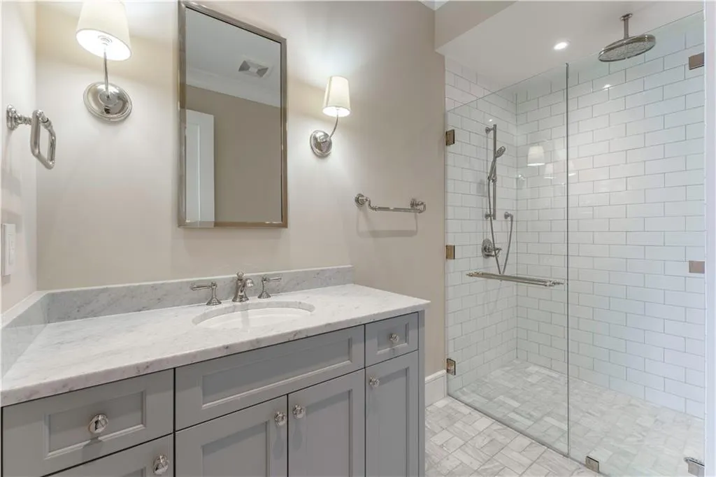 3376 Peachtree Road Ne Unit 35a, Atlanta, Georgia 30326, 3 Bedrooms Bedrooms, ,3 BathroomsBathrooms,Residential,For Sale,3376 Peachtree Road Ne Unit 35a,7582696