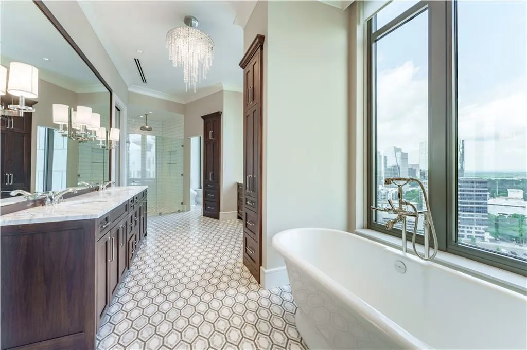 3376 Peachtree Road Ne Unit 35a, Atlanta, Georgia 30326, 3 Bedrooms Bedrooms, ,3 BathroomsBathrooms,Residential,For Sale,3376 Peachtree Road Ne Unit 35a,7582696