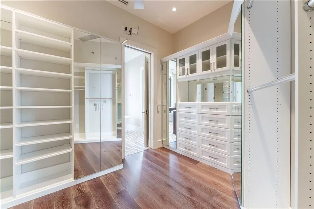 3376 Peachtree Road Ne Unit 35a, Atlanta, Georgia 30326, 3 Bedrooms Bedrooms, ,3 BathroomsBathrooms,Residential,For Sale,3376 Peachtree Road Ne Unit 35a,7582696