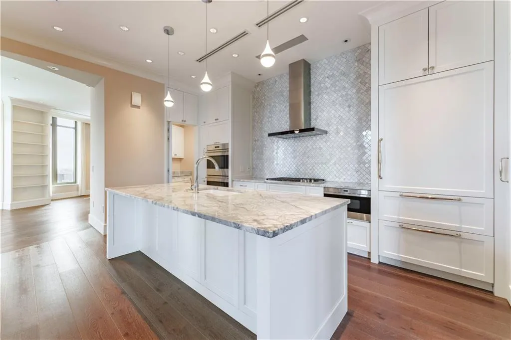 3376 Peachtree Road Ne Unit 35a, Atlanta, Georgia 30326, 3 Bedrooms Bedrooms, ,3 BathroomsBathrooms,Residential,For Sale,3376 Peachtree Road Ne Unit 35a,7582696
