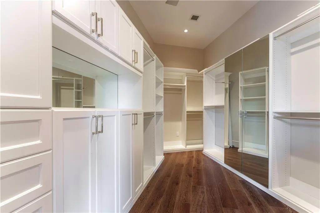 3376 Peachtree Road Ne Unit 35a, Atlanta, Georgia 30326, 3 Bedrooms Bedrooms, ,3 BathroomsBathrooms,Residential,For Sale,3376 Peachtree Road Ne Unit 35a,7582696