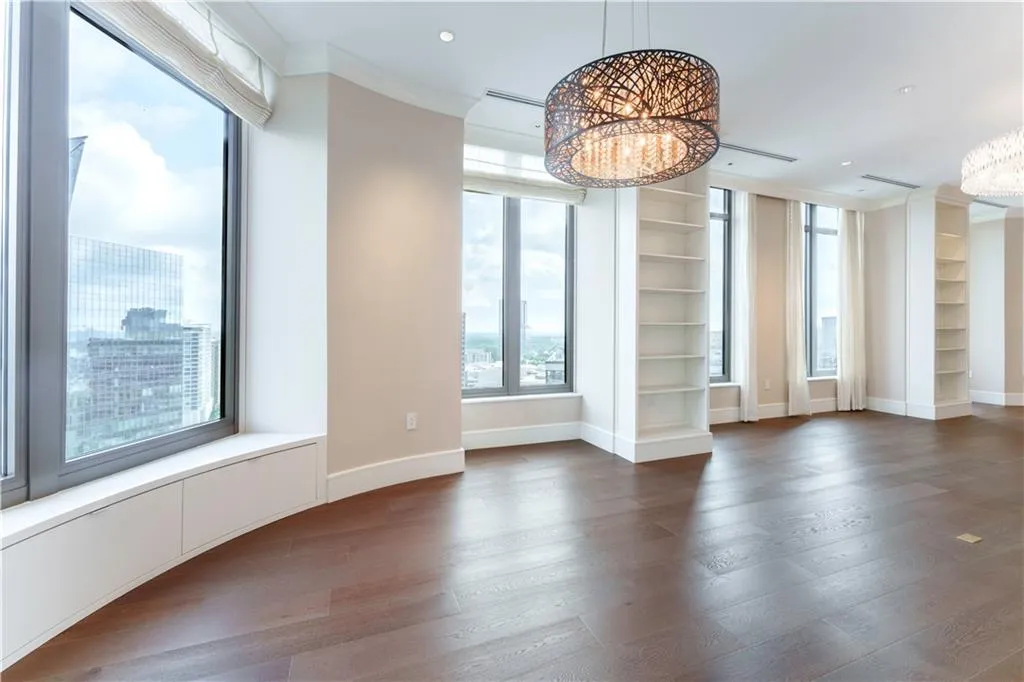 3376 Peachtree Road Ne Unit 35a, Atlanta, Georgia 30326, 3 Bedrooms Bedrooms, ,3 BathroomsBathrooms,Residential,For Sale,3376 Peachtree Road Ne Unit 35a,7582696