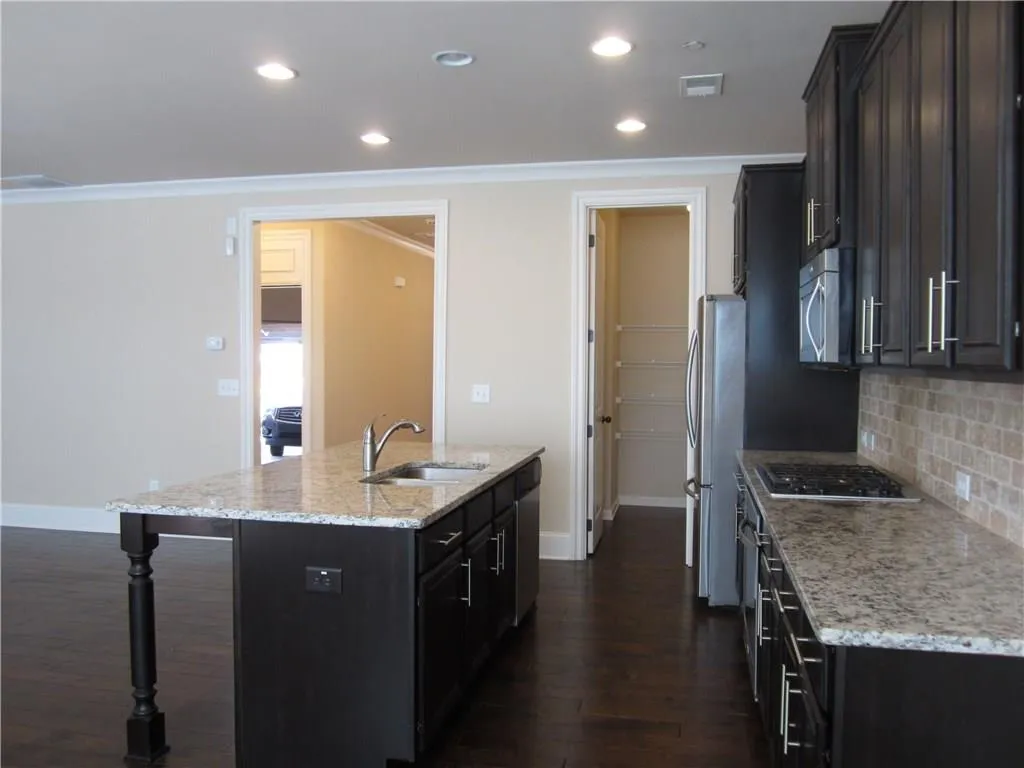 7610 Highland Bluff, Atlanta, Georgia 30328, 4 Bedrooms Bedrooms, ,2 BathroomsBathrooms,Residential,Sold,7610 Highland Bluff,5978024