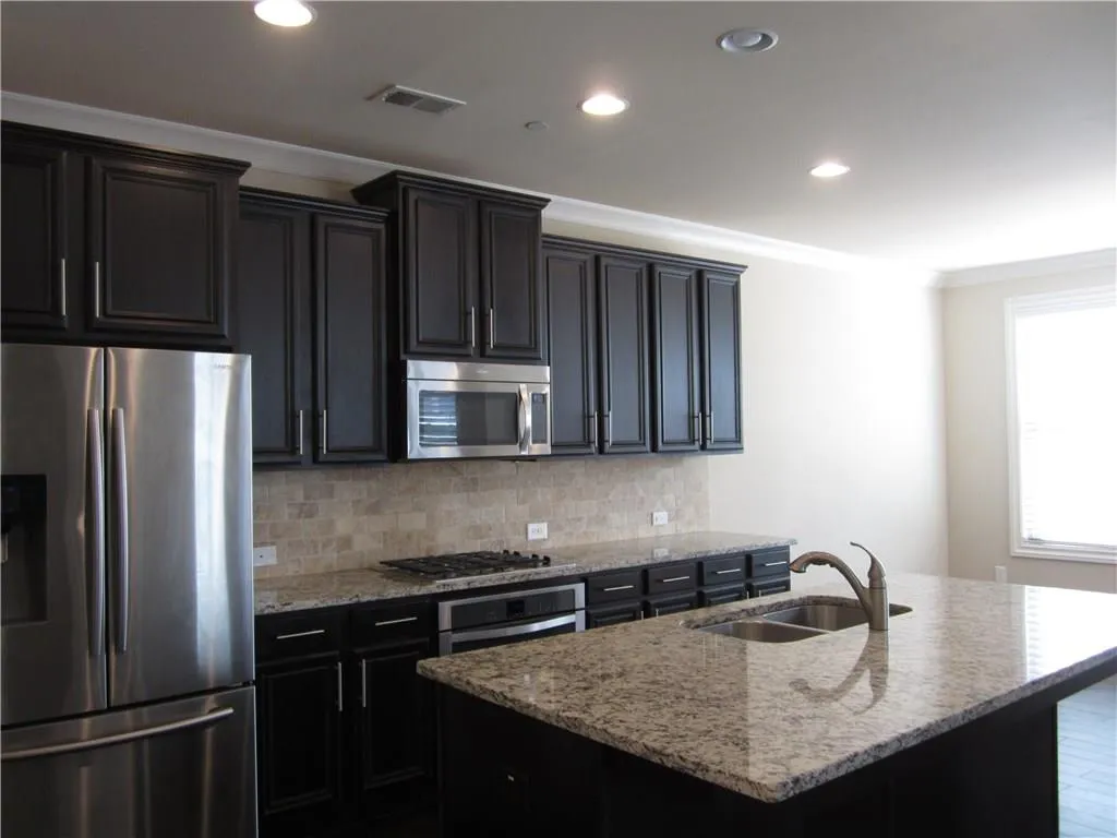 7610 Highland Bluff, Atlanta, Georgia 30328, 4 Bedrooms Bedrooms, ,2 BathroomsBathrooms,Residential,Sold,7610 Highland Bluff,5978024