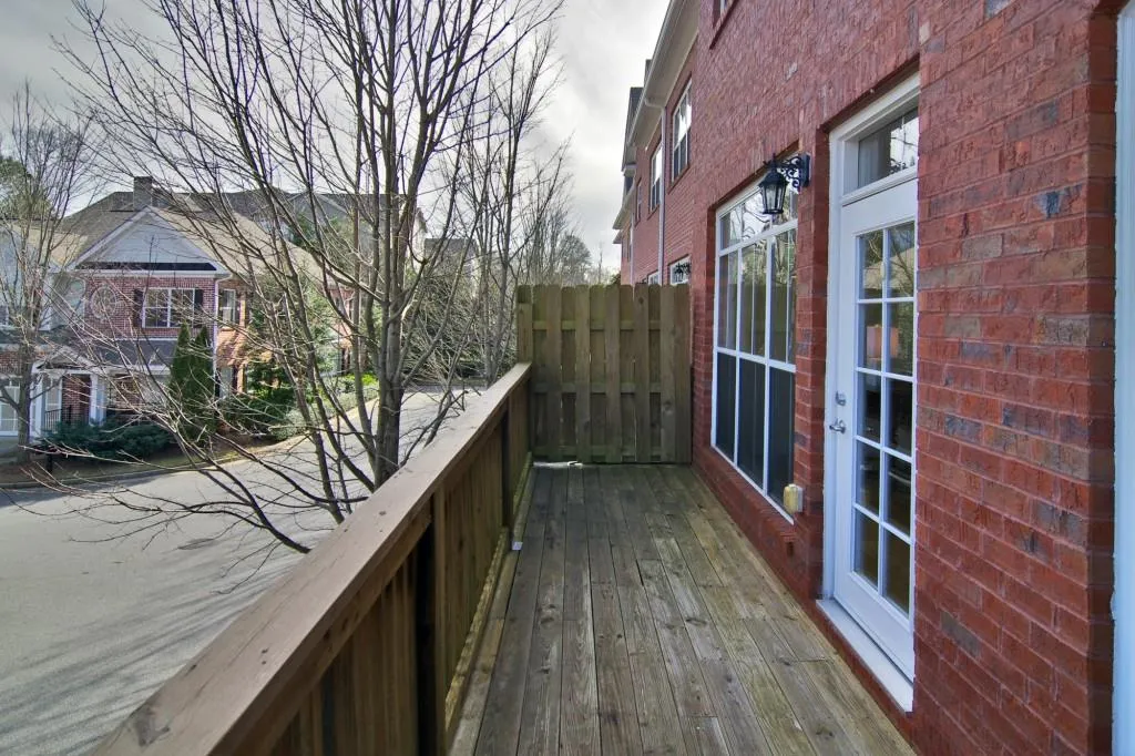 5412 Glenridge Cove Unit 101, Atlanta, Georgia 30342, 3 Bedrooms Bedrooms, ,3 BathroomsBathrooms,Residential,Sold,5412 Glenridge Cove Unit 101,5634310