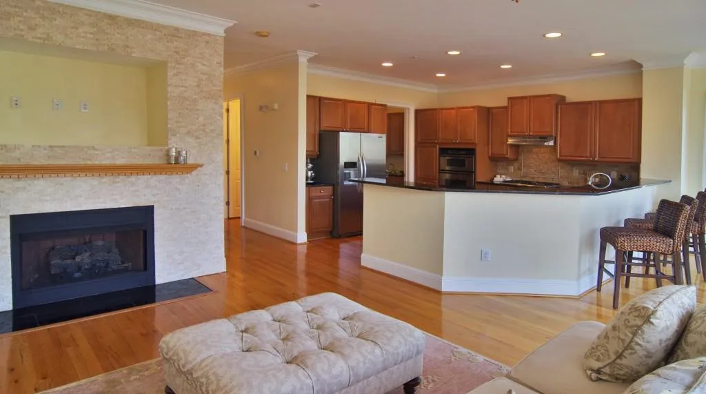 5412 Glenridge Cove Unit 101, Atlanta, Georgia 30342, 3 Bedrooms Bedrooms, ,3 BathroomsBathrooms,Residential,Sold,5412 Glenridge Cove Unit 101,5634310