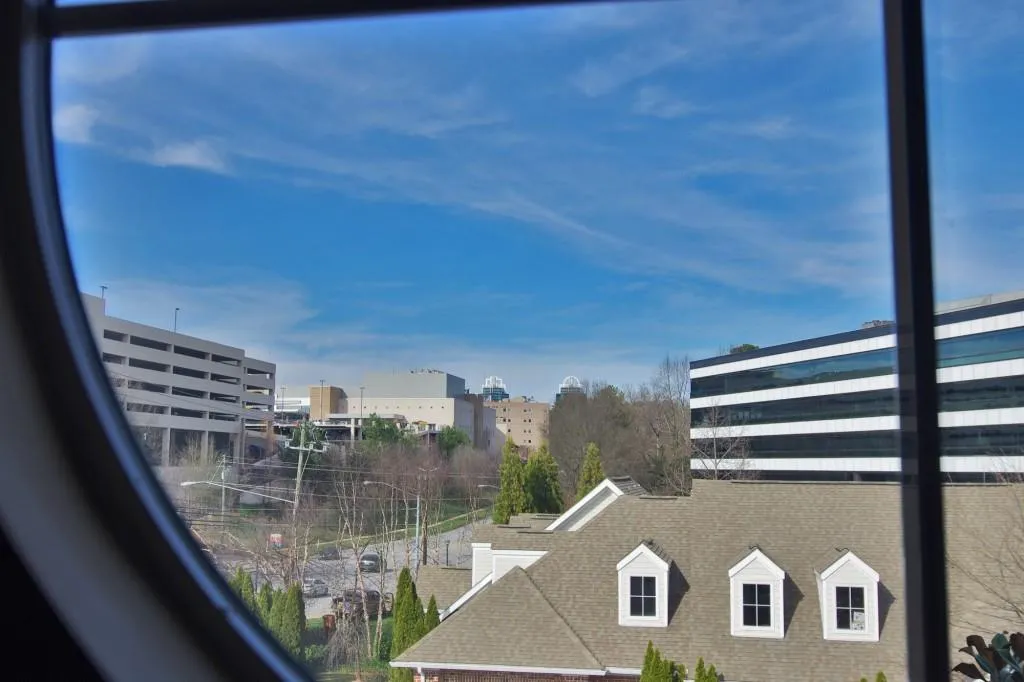 5412 Glenridge Cove Unit 101, Atlanta, Georgia 30342, 3 Bedrooms Bedrooms, ,3 BathroomsBathrooms,Residential,Sold,5412 Glenridge Cove Unit 101,5634310