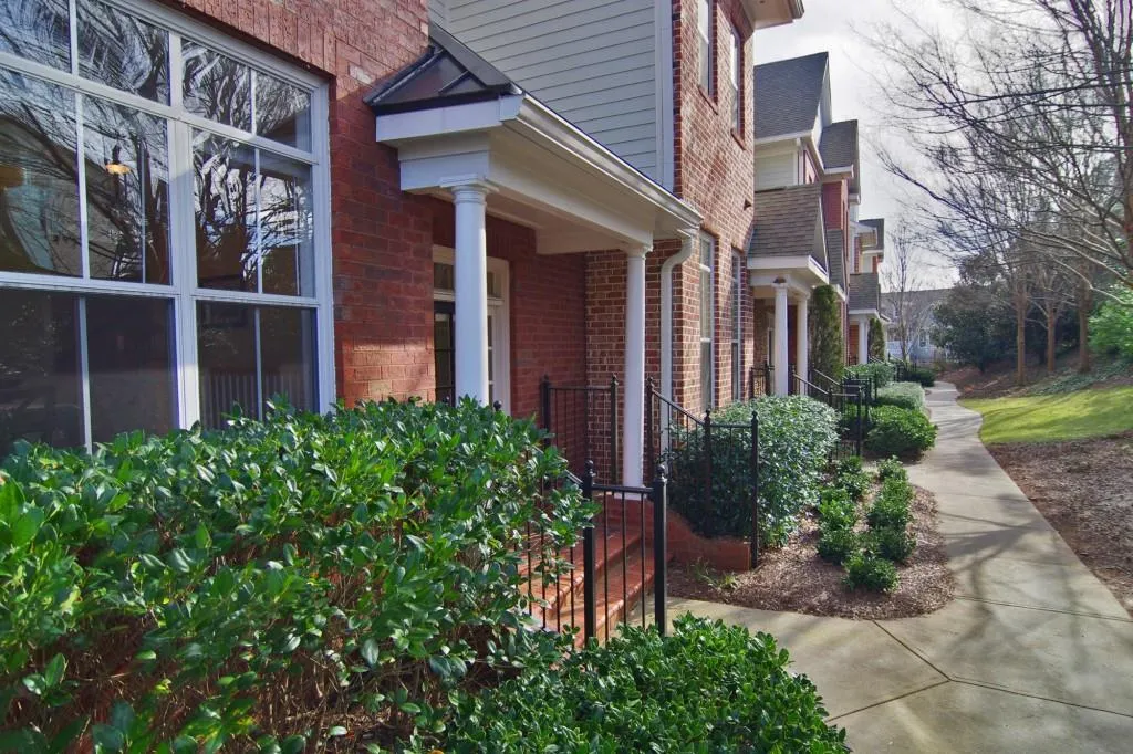 5412 Glenridge Cove Unit 101, Atlanta, Georgia 30342, 3 Bedrooms Bedrooms, ,3 BathroomsBathrooms,Residential,Sold,5412 Glenridge Cove Unit 101,5634310