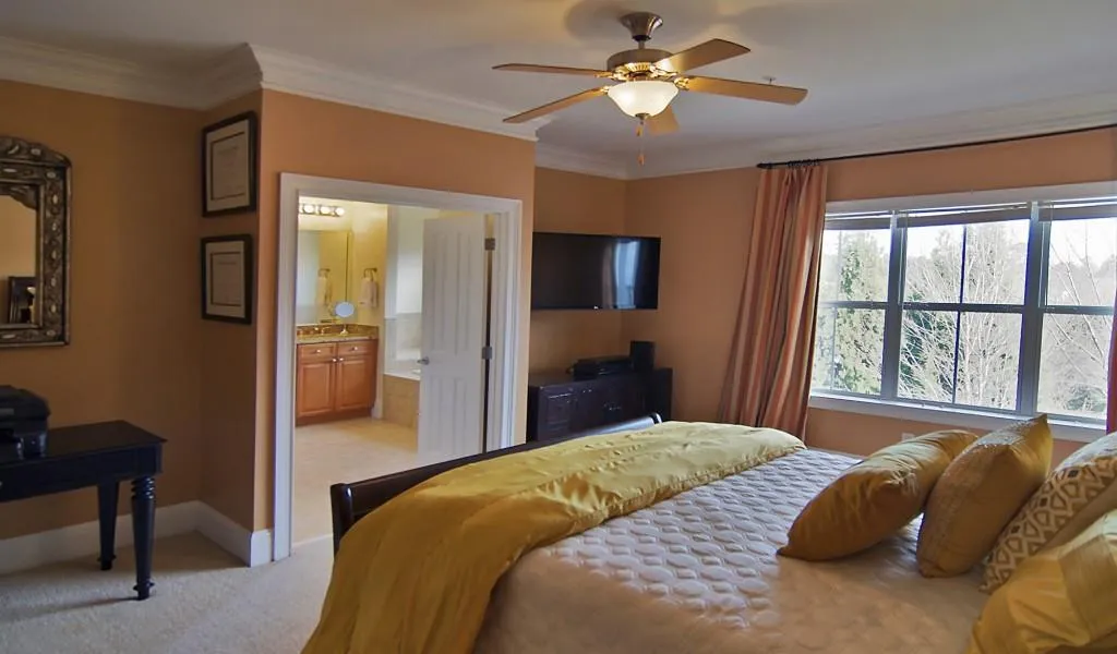 5412 Glenridge Cove Unit 101, Atlanta, Georgia 30342, 3 Bedrooms Bedrooms, ,3 BathroomsBathrooms,Residential,Sold,5412 Glenridge Cove Unit 101,5634310