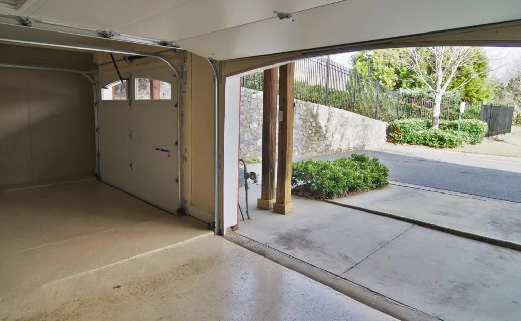 5412 Glenridge Cove Unit 101, Atlanta, Georgia 30342, 3 Bedrooms Bedrooms, ,3 BathroomsBathrooms,Residential,Sold,5412 Glenridge Cove Unit 101,5634310