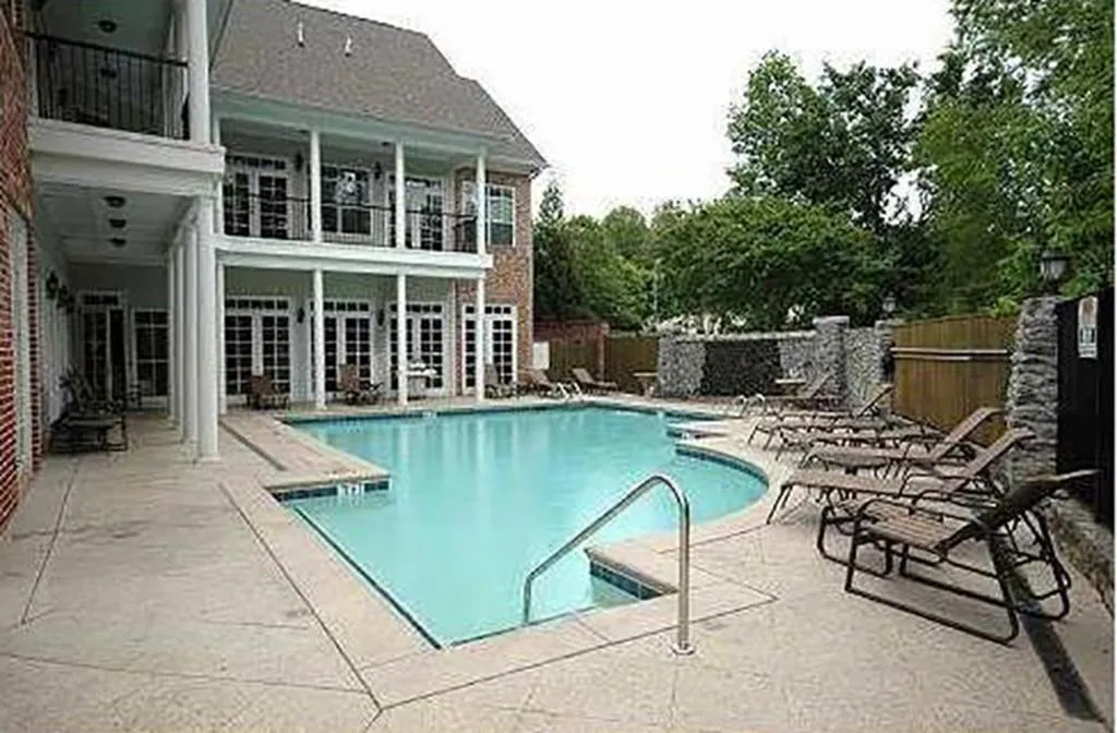 5412 Glenridge Cove Unit 101, Atlanta, Georgia 30342, 3 Bedrooms Bedrooms, ,3 BathroomsBathrooms,Residential,Sold,5412 Glenridge Cove Unit 101,5634310