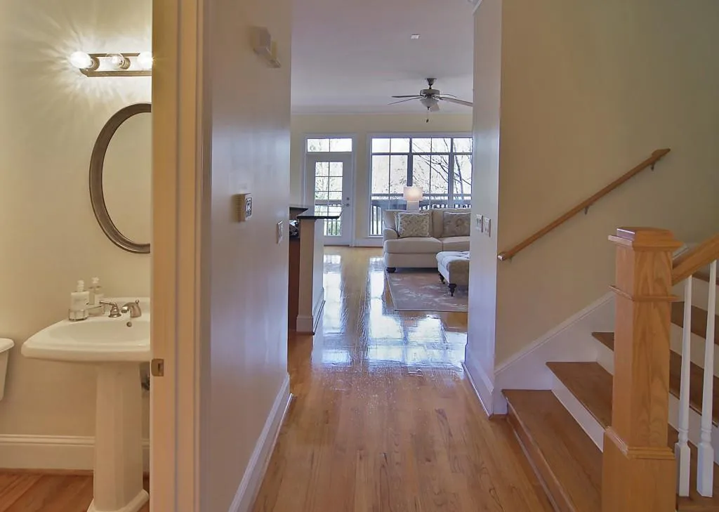 5412 Glenridge Cove Unit 101, Atlanta, Georgia 30342, 3 Bedrooms Bedrooms, ,3 BathroomsBathrooms,Residential,Sold,5412 Glenridge Cove Unit 101,5634310