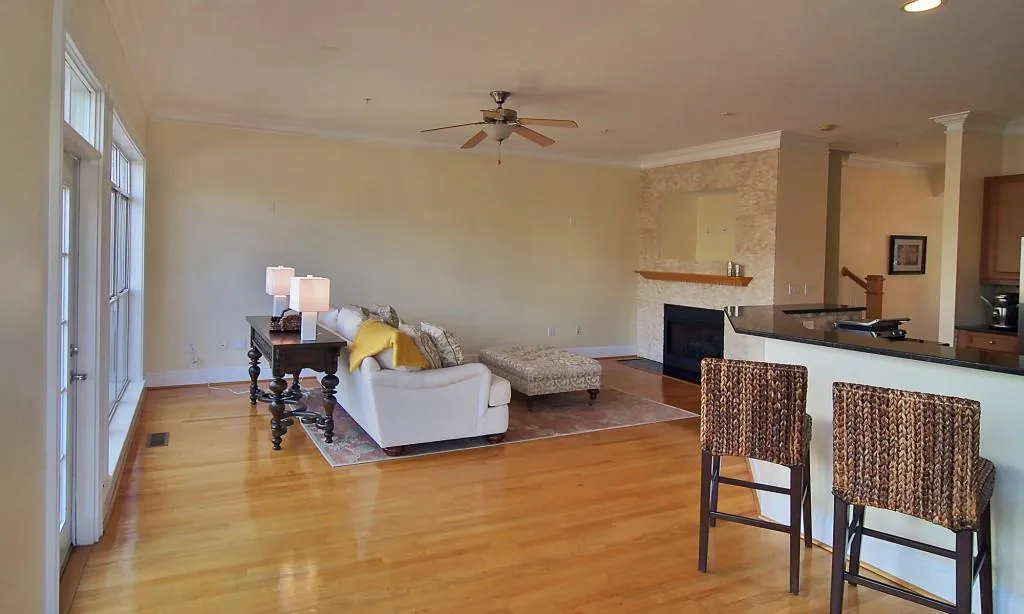 5412 Glenridge Cove Unit 101, Atlanta, Georgia 30342, 3 Bedrooms Bedrooms, ,3 BathroomsBathrooms,Residential,Sold,5412 Glenridge Cove Unit 101,5634310