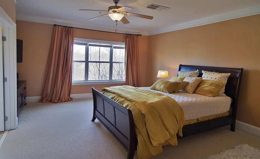 5412 Glenridge Cove Unit 101, Atlanta, Georgia 30342, 3 Bedrooms Bedrooms, ,3 BathroomsBathrooms,Residential,Sold,5412 Glenridge Cove Unit 101,5634310