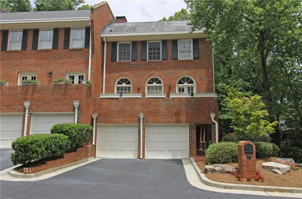 425 Jefferson Circle Unit 425, Sandy Springs, Georgia 30328, 3 Bedrooms Bedrooms, ,2 BathroomsBathrooms,Residential,Sold,425 Jefferson Circle Unit 425,5868920