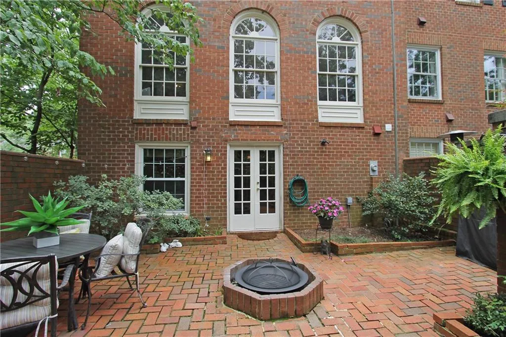 425 Jefferson Circle Unit 425, Sandy Springs, Georgia 30328, 3 Bedrooms Bedrooms, ,2 BathroomsBathrooms,Residential,Sold,425 Jefferson Circle Unit 425,5868920