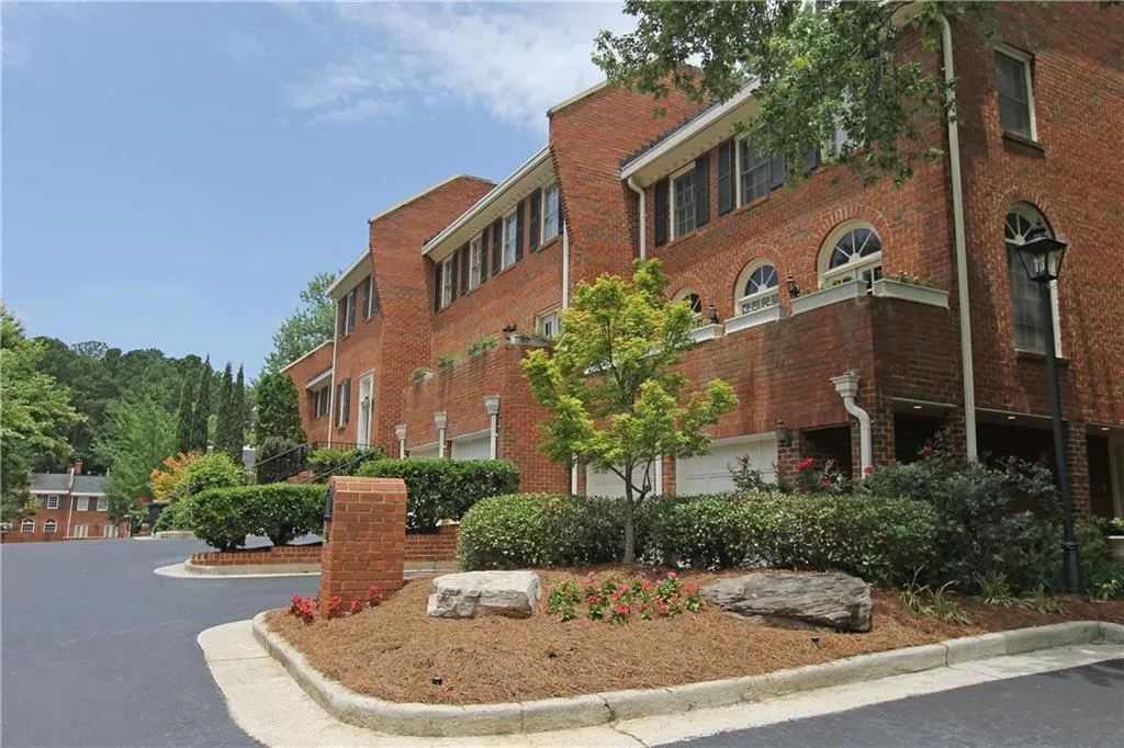 425 Jefferson Circle Unit 425, Sandy Springs, Georgia 30328, 3 Bedrooms Bedrooms, ,2 BathroomsBathrooms,Residential,Sold,425 Jefferson Circle Unit 425,5868920