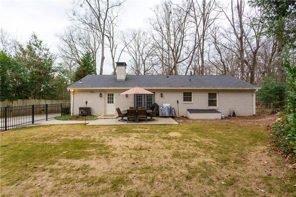 545 Valley Lane, Atlanta, Georgia 30328, 3 Bedrooms Bedrooms, ,2 BathroomsBathrooms,Residential,Sold,545 Valley Lane,6113551