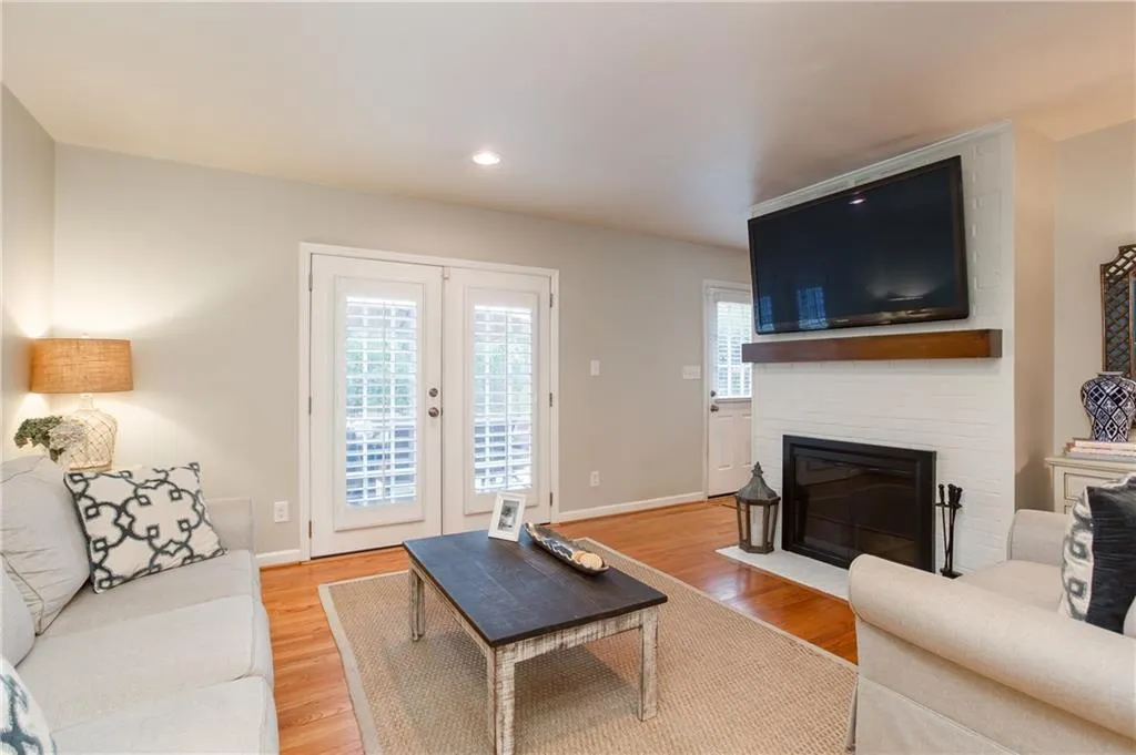 545 Valley Lane, Atlanta, Georgia 30328, 3 Bedrooms Bedrooms, ,2 BathroomsBathrooms,Residential,Sold,545 Valley Lane,6113551