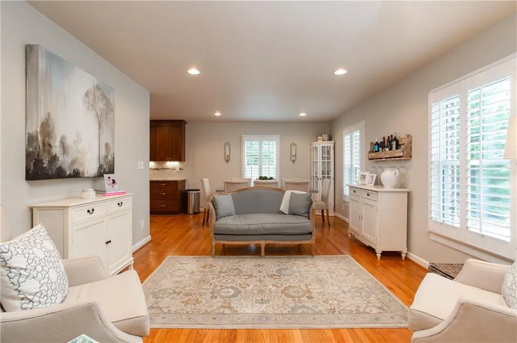 545 Valley Lane, Atlanta, Georgia 30328, 3 Bedrooms Bedrooms, ,2 BathroomsBathrooms,Residential,Sold,545 Valley Lane,6113551