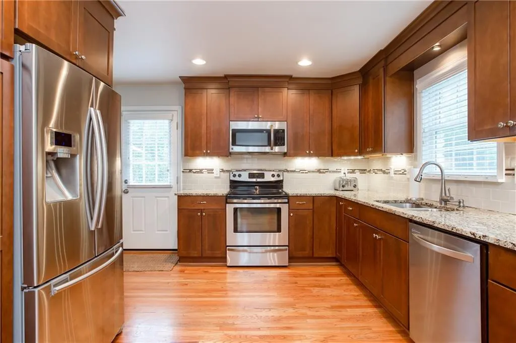 545 Valley Lane, Atlanta, Georgia 30328, 3 Bedrooms Bedrooms, ,2 BathroomsBathrooms,Residential,Sold,545 Valley Lane,6113551
