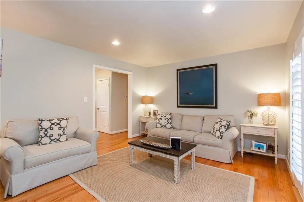 545 Valley Lane, Atlanta, Georgia 30328, 3 Bedrooms Bedrooms, ,2 BathroomsBathrooms,Residential,Sold,545 Valley Lane,6113551