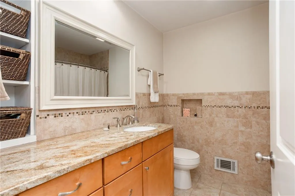 545 Valley Lane, Atlanta, Georgia 30328, 3 Bedrooms Bedrooms, ,2 BathroomsBathrooms,Residential,Sold,545 Valley Lane,6113551