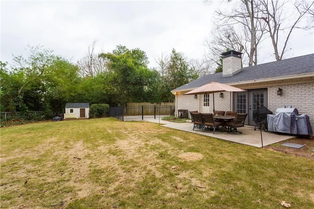 545 Valley Lane, Atlanta, Georgia 30328, 3 Bedrooms Bedrooms, ,2 BathroomsBathrooms,Residential,Sold,545 Valley Lane,6113551