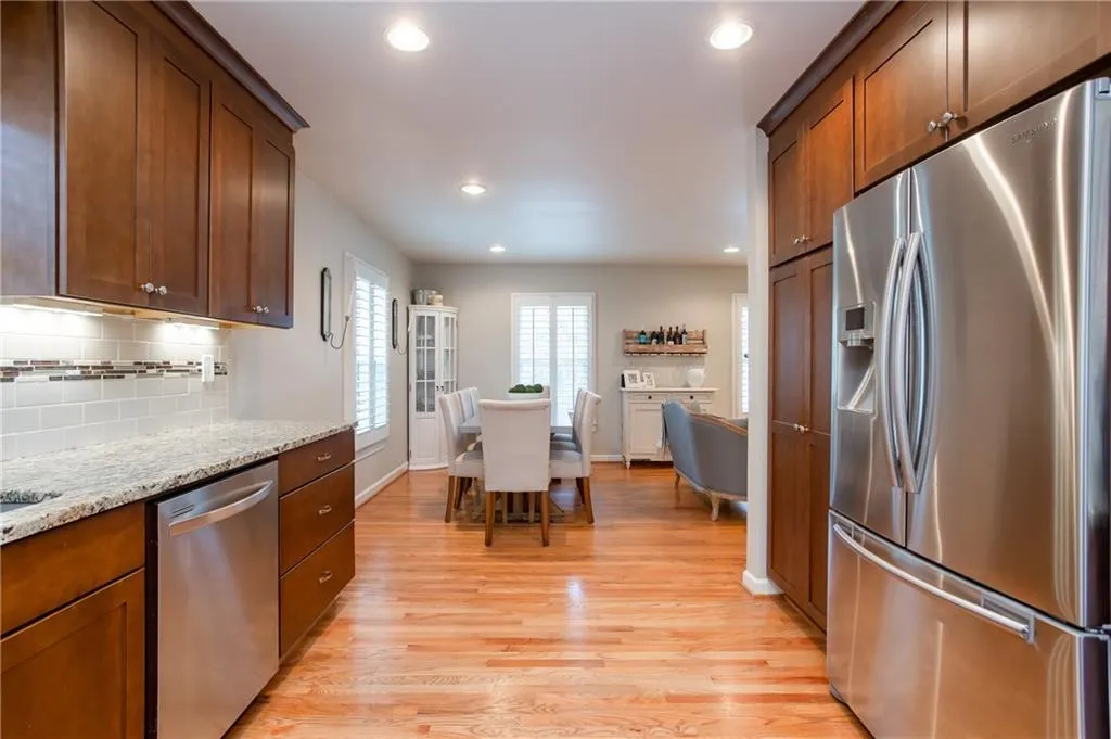 545 Valley Lane, Atlanta, Georgia 30328, 3 Bedrooms Bedrooms, ,2 BathroomsBathrooms,Residential,Sold,545 Valley Lane,6113551