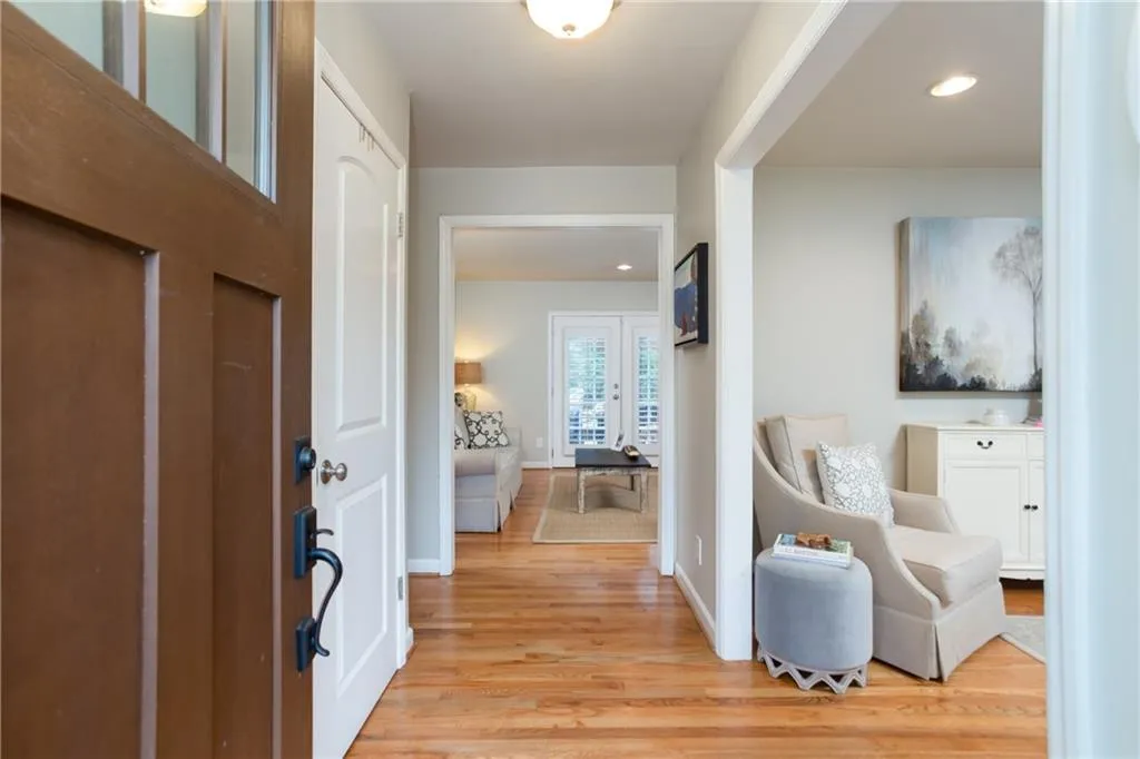 545 Valley Lane, Atlanta, Georgia 30328, 3 Bedrooms Bedrooms, ,2 BathroomsBathrooms,Residential,Sold,545 Valley Lane,6113551