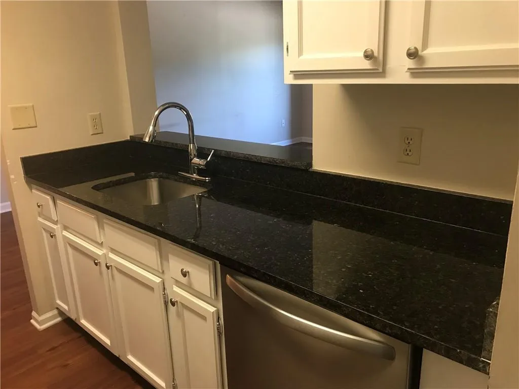 300 Johnson Ferry Road Ne Unit B309, Atlanta, Georgia 30328, 1 Bedroom Bedrooms, ,1 BathroomBathrooms,Residential,Sold,300 Johnson Ferry Road Ne Unit B309,7212365