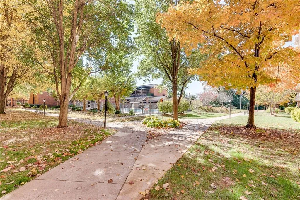 300 Johnson Ferry Road Ne Unit B309, Atlanta, Georgia 30328, 1 Bedroom Bedrooms, ,1 BathroomBathrooms,Residential,Sold,300 Johnson Ferry Road Ne Unit B309,7212365