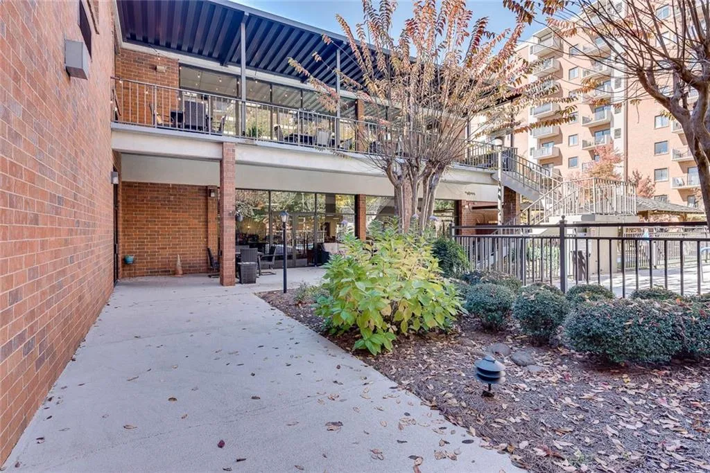 300 Johnson Ferry Road Ne Unit B309, Atlanta, Georgia 30328, 1 Bedroom Bedrooms, ,1 BathroomBathrooms,Residential,Sold,300 Johnson Ferry Road Ne Unit B309,7212365
