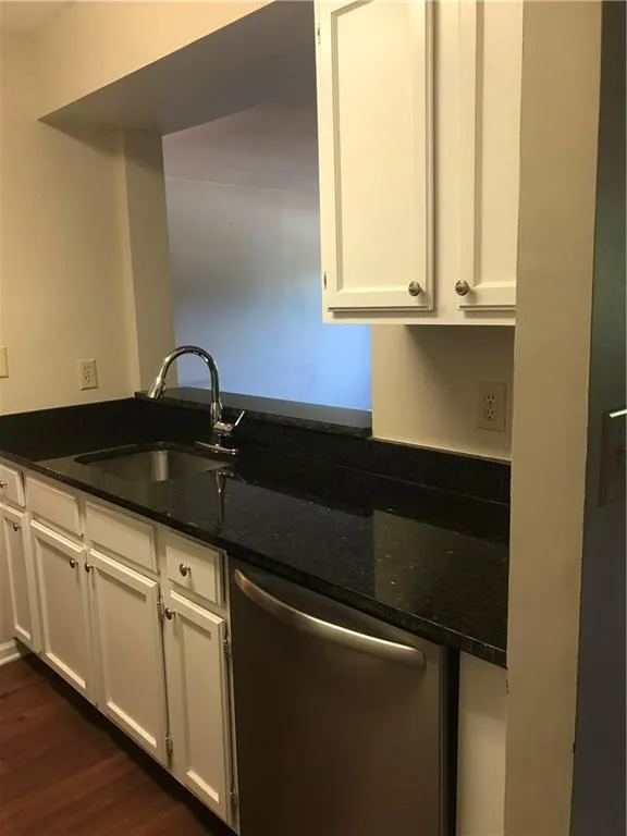 300 Johnson Ferry Road Ne Unit B309, Atlanta, Georgia 30328, 1 Bedroom Bedrooms, ,1 BathroomBathrooms,Residential,Sold,300 Johnson Ferry Road Ne Unit B309,7212365
