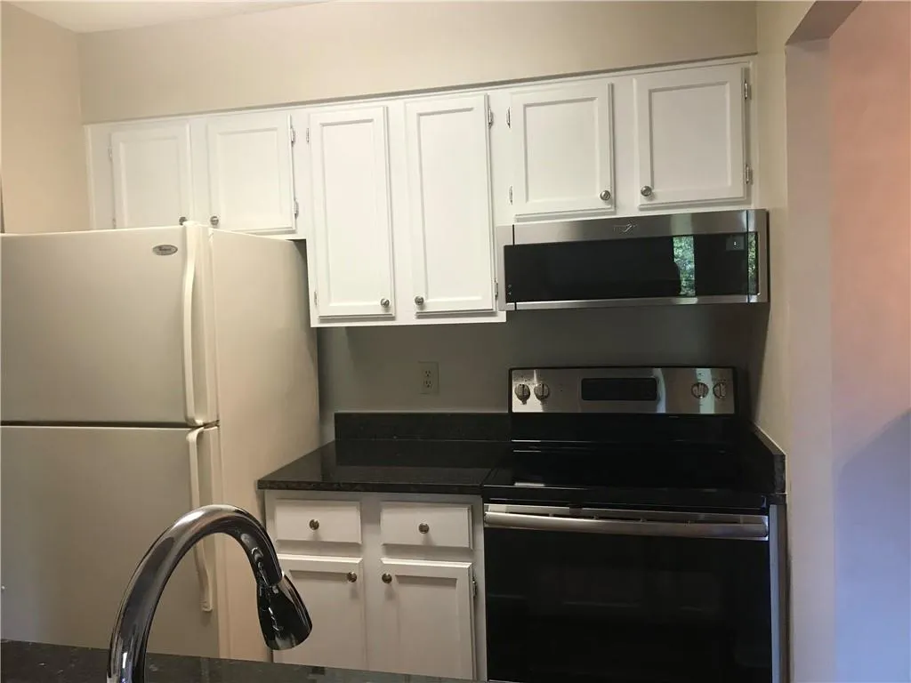 300 Johnson Ferry Road Ne Unit B309, Atlanta, Georgia 30328, 1 Bedroom Bedrooms, ,1 BathroomBathrooms,Residential,Sold,300 Johnson Ferry Road Ne Unit B309,7212365