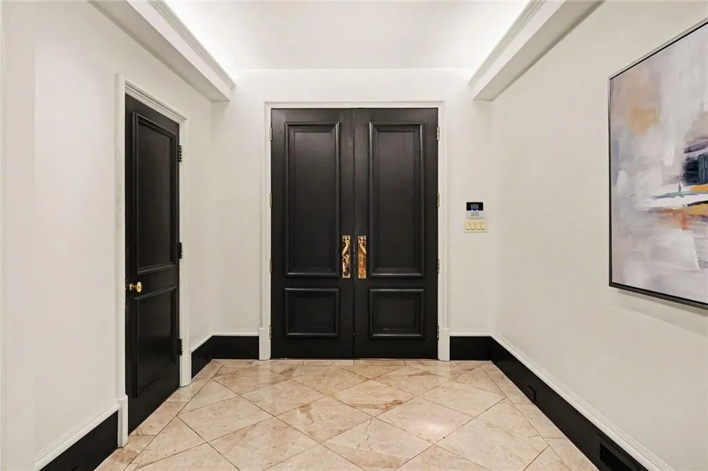 2525 Peachtree Road Ne Unit 28, Atlanta, Georgia 30305, 2 Bedrooms Bedrooms, 0 ,2 BathroomsBathrooms,Residential,Sold,2525 Peachtree Road Ne Unit 28,7720010