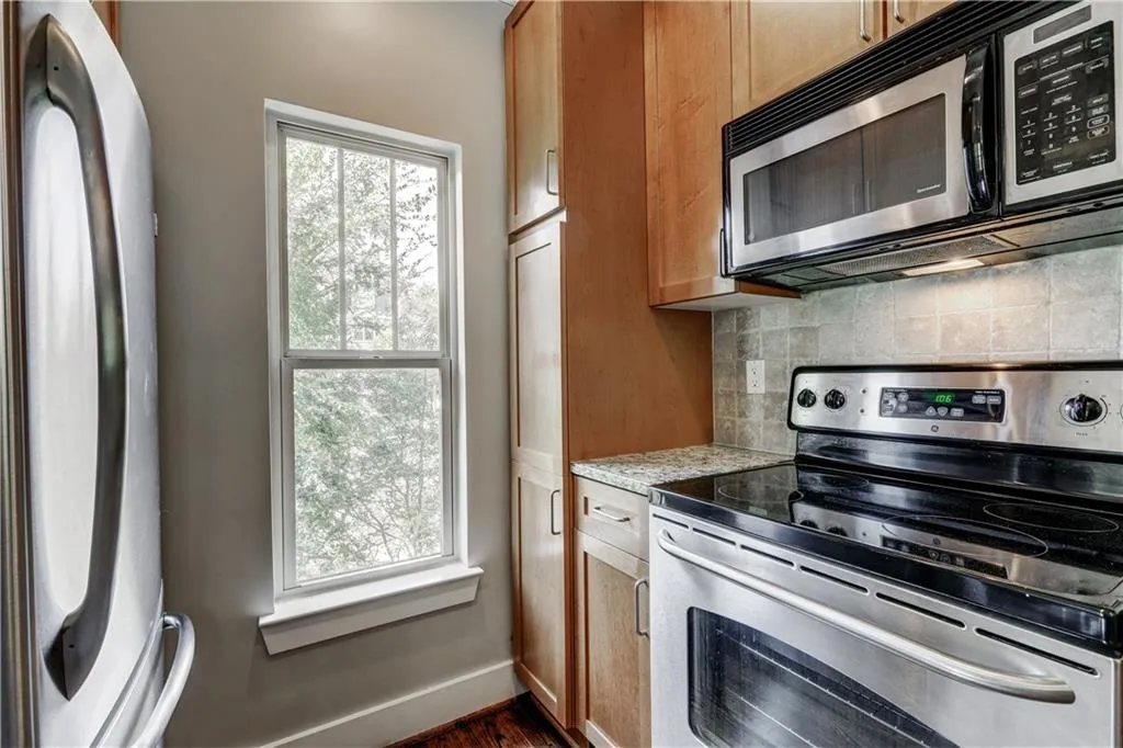 220 Semel Circle Nw Unit 132, Atlanta, Georgia 30309, 2 Bedrooms Bedrooms, ,2 BathroomsBathrooms,Residential,Sold,220 Semel Circle Nw Unit 132,6080525