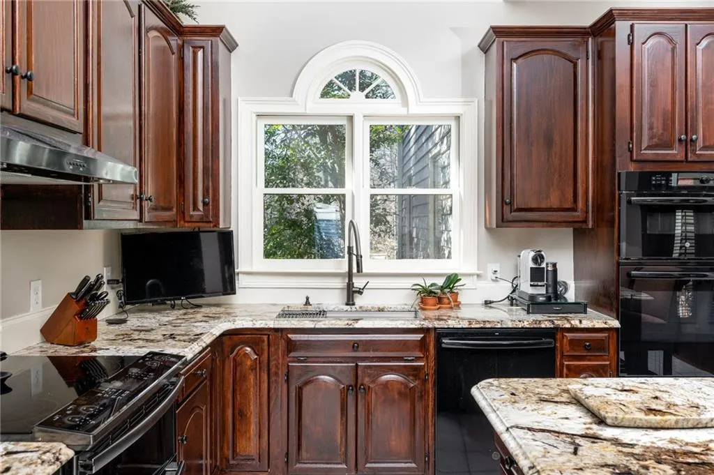 180 Spalding Creek Court, Sandy Springs, Georgia 30350, 5 Bedrooms Bedrooms, ,5 BathroomsBathrooms,Residential,Sold,180 Spalding Creek Court,6988294