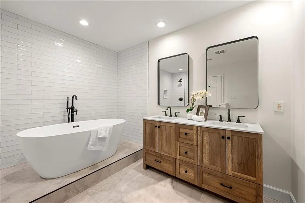 50 Biscayne Drive Nw Unit 2109, Atlanta, Georgia 30309, 2 Bedrooms Bedrooms, ,2 BathroomsBathrooms,Residential,For Sale,50 Biscayne Drive Nw Unit 2109,7644395