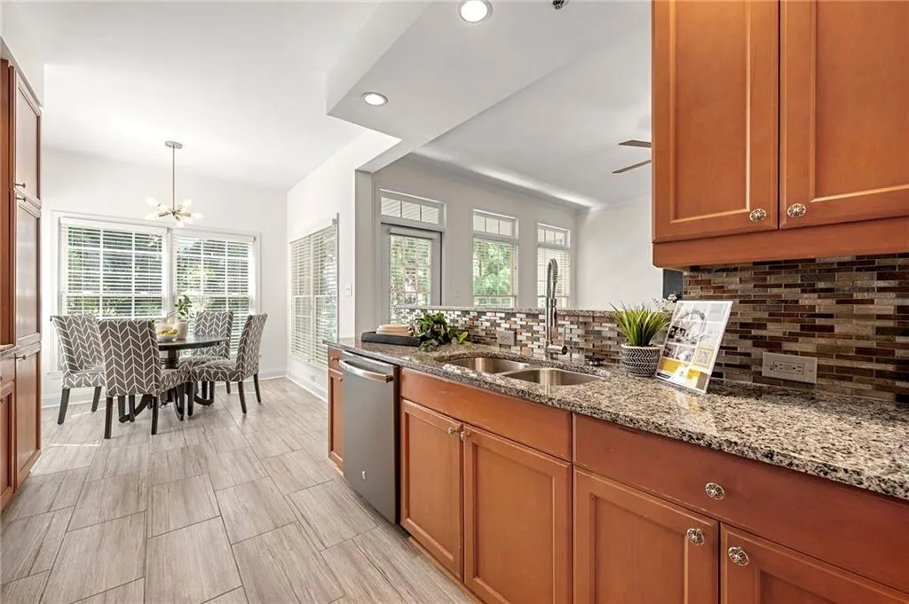 50 Biscayne Drive Nw Unit 2109, Atlanta, Georgia 30309, 2 Bedrooms Bedrooms, ,2 BathroomsBathrooms,Residential,For Sale,50 Biscayne Drive Nw Unit 2109,7644395