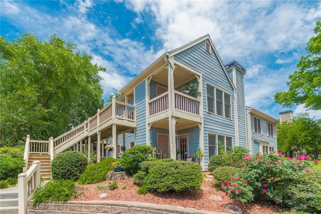 909 Hollyfax Circle, Sandy Springs, Georgia 30328, 2 Bedrooms Bedrooms, ,2 BathroomsBathrooms,Residential,Sold,909 Hollyfax Circle,6561440