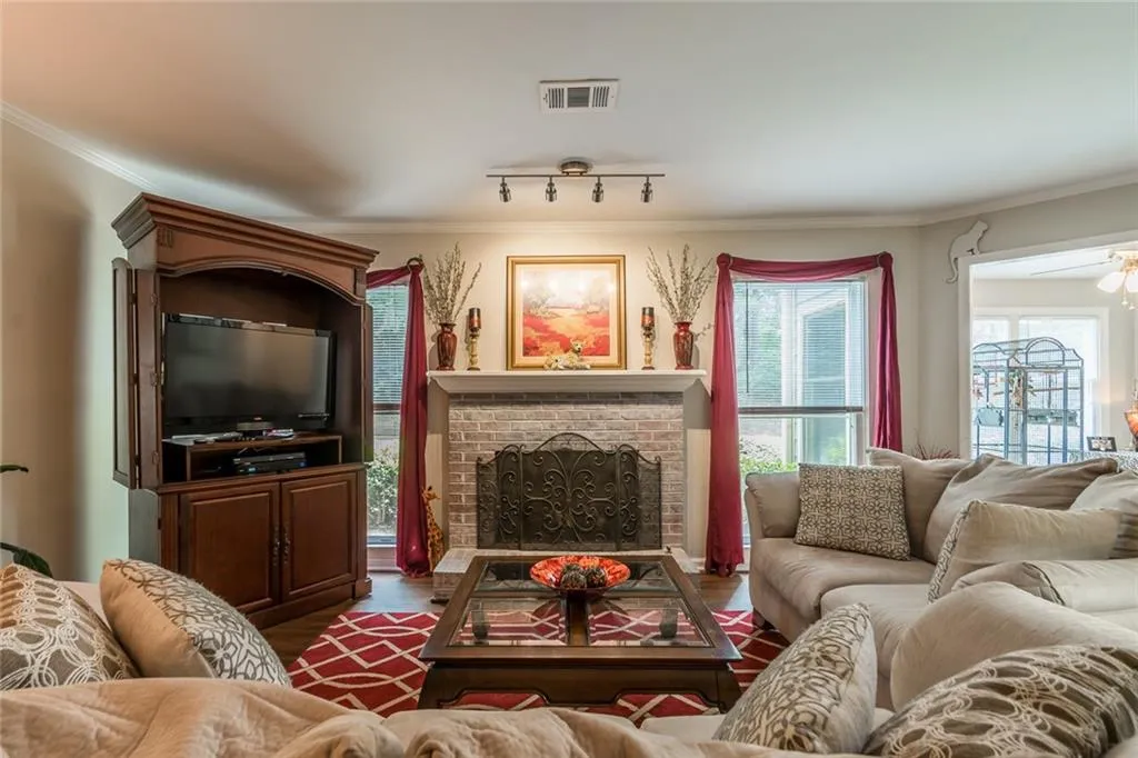 909 Hollyfax Circle, Sandy Springs, Georgia 30328, 2 Bedrooms Bedrooms, ,2 BathroomsBathrooms,Residential,Sold,909 Hollyfax Circle,6561440