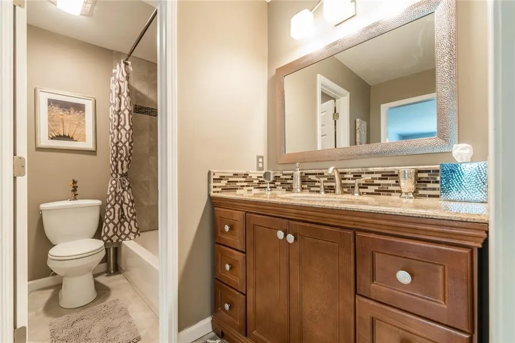 909 Hollyfax Circle, Sandy Springs, Georgia 30328, 2 Bedrooms Bedrooms, ,2 BathroomsBathrooms,Residential,Sold,909 Hollyfax Circle,6561440