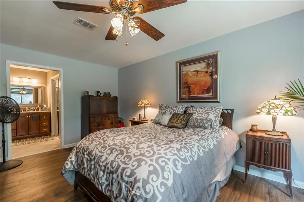 909 Hollyfax Circle, Sandy Springs, Georgia 30328, 2 Bedrooms Bedrooms, ,2 BathroomsBathrooms,Residential,Sold,909 Hollyfax Circle,6561440
